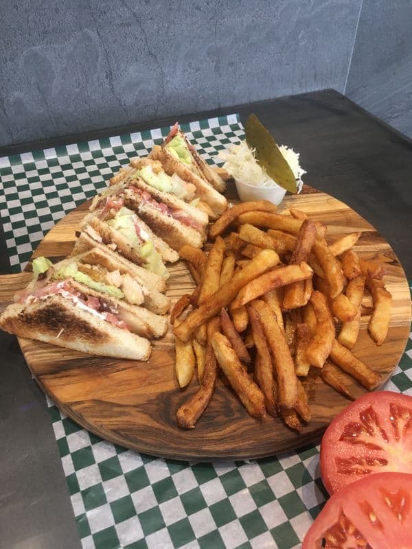 Assiette club sandwich viande blanche / White Meat Club Sandwich Plate