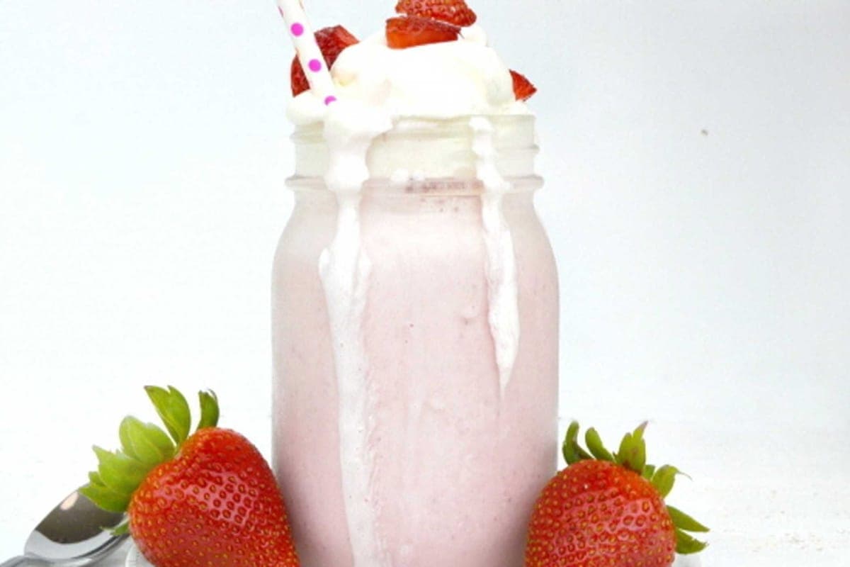 Fresh Strawberry Milkshake (16 oz)