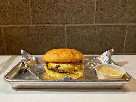 SINGLE CHEESE BURGER