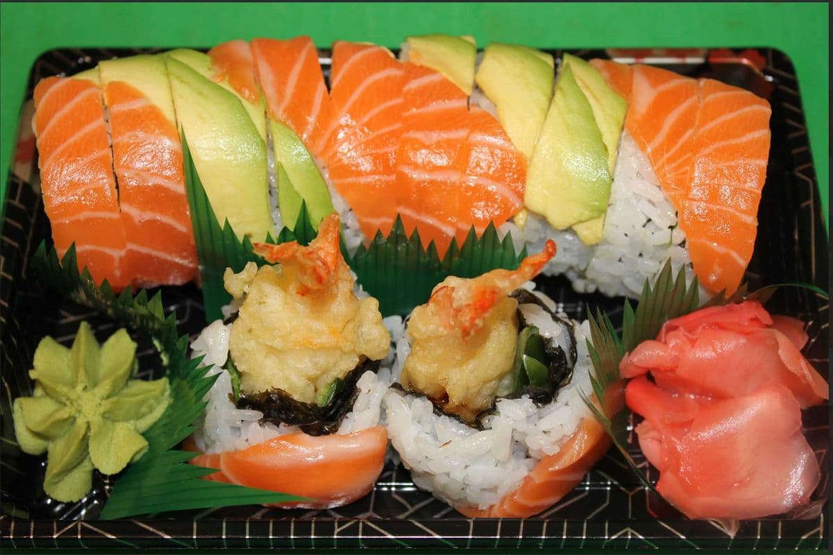 Golden Dragon Roll (12 pieces)