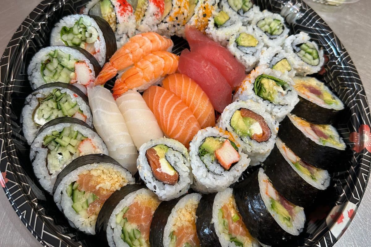 75. Plateau assorti (38 mcx) / Assorted Platter (38 pcs)