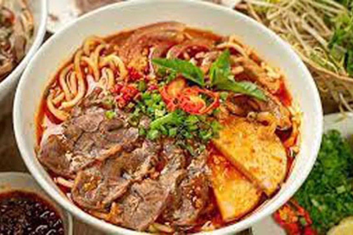 Bun Bo Hue - Vietnamese Spicy Beef Soup Noodle