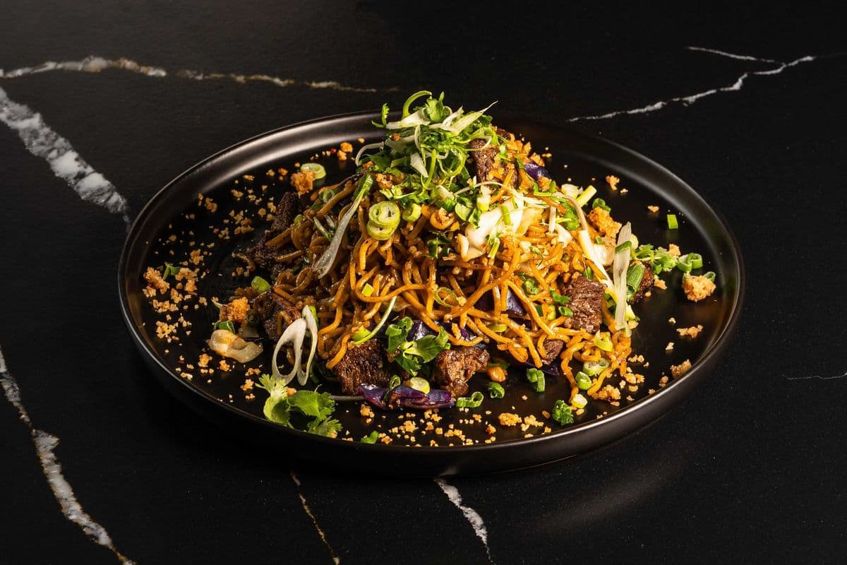 Garlic Stir Fried Noodle With Beef