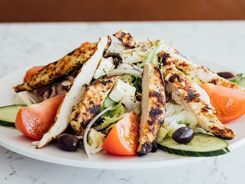 Salade Grecque avec Poulet Grillé / Greek Salad with Grilled Chicken
