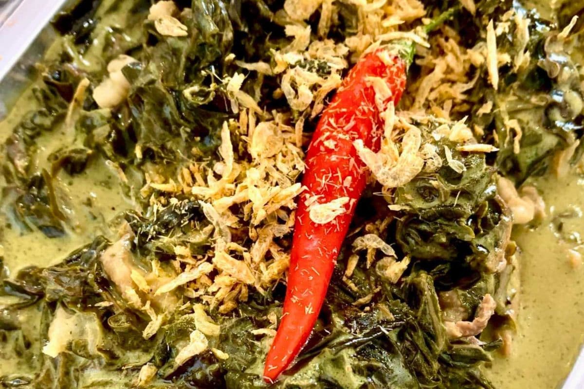 Laing (Coconut Taro Leaves Curry)