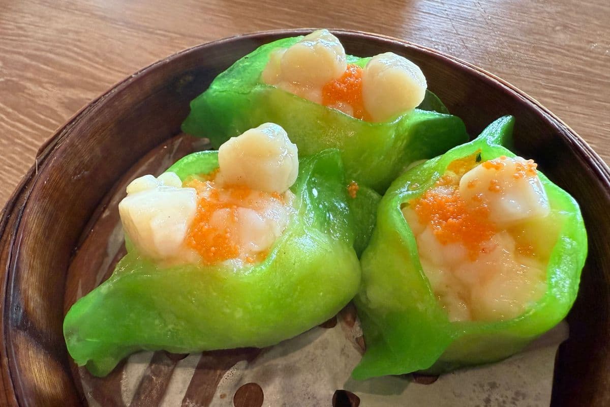 A02 Egg White with Scallop Dumplings 賽螃蟹帶子餃