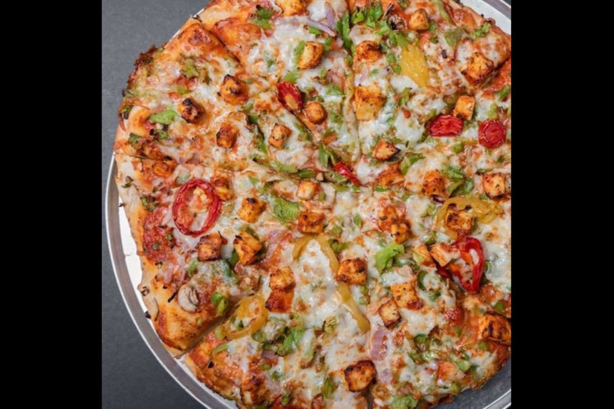 Medium Shahi Paneer Pizza
