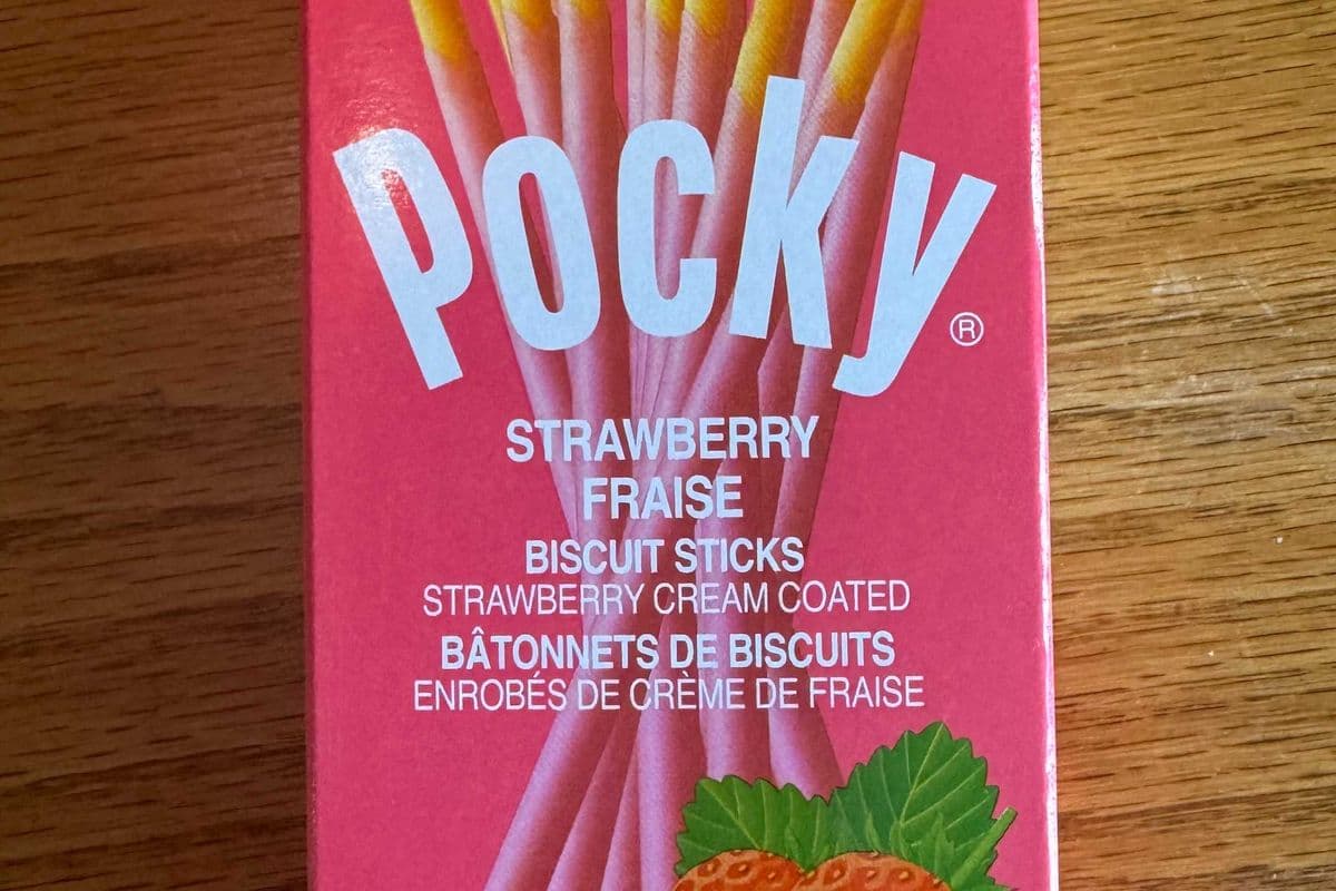 Small Pocky Strawberry