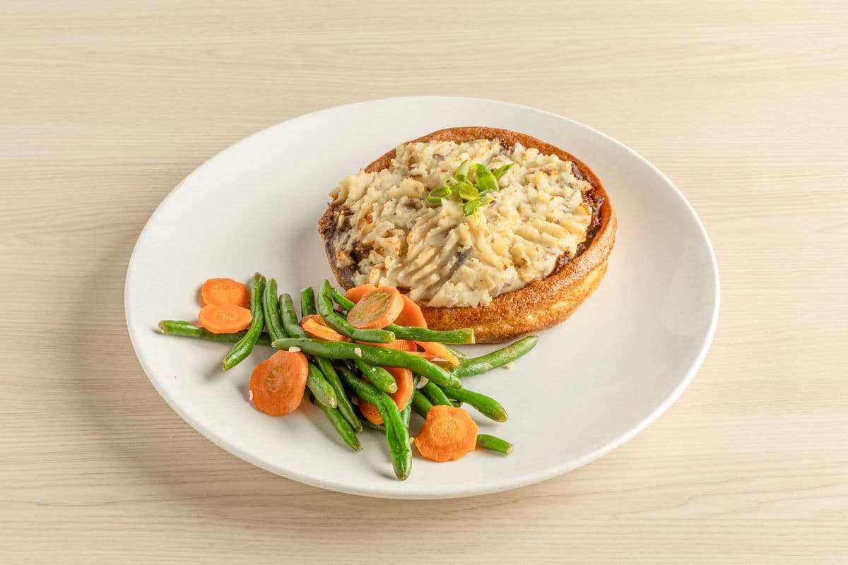 STEAK PIE STUFFED YORKSHIRE PUDDING BOWL