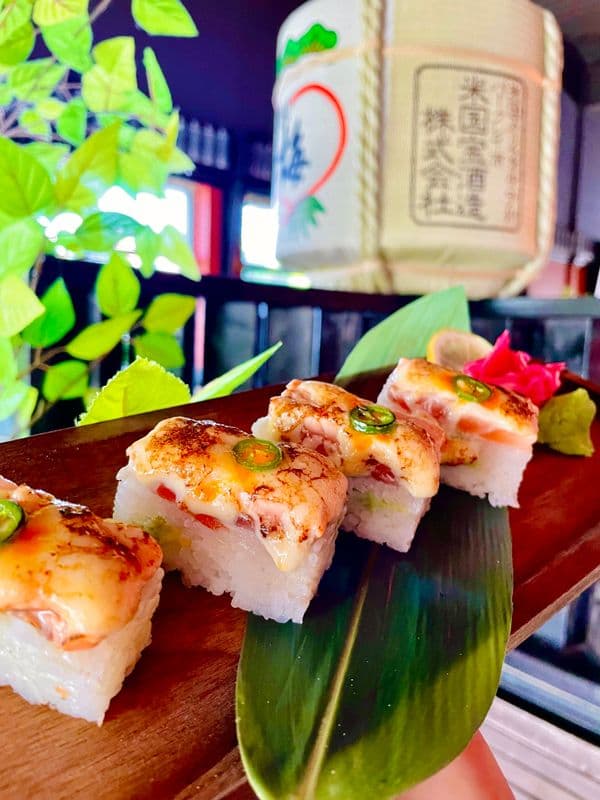 Salmon Oshi (Seared) (6 pcs)