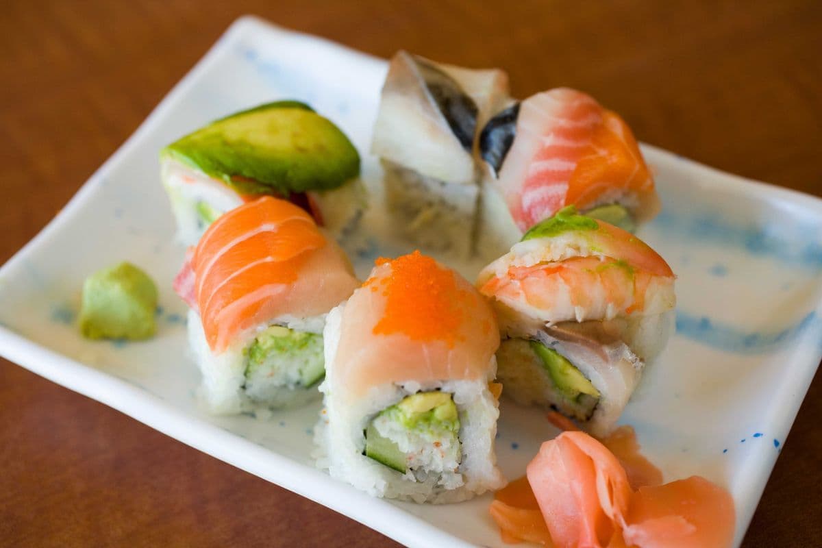 Rainbow Roll ( Assorted Fish On Top Of California Roll )