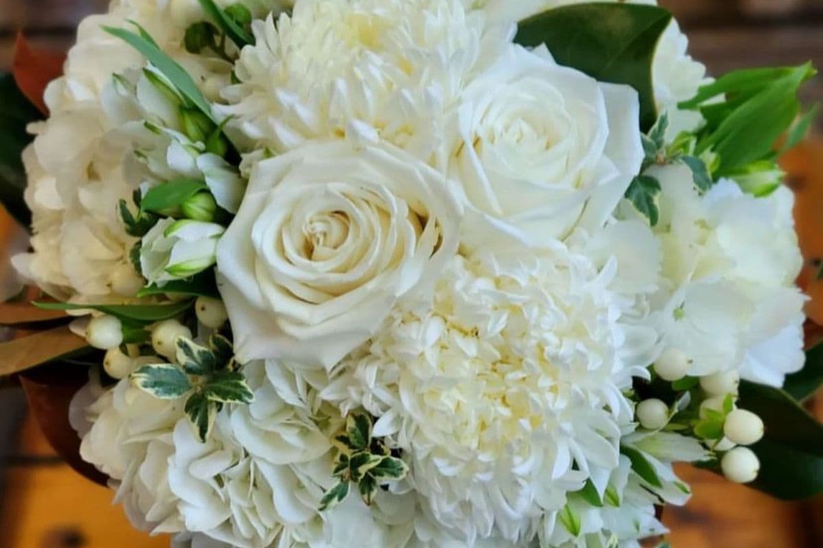 Fresh Flowers Bouquet - Deluxe Vase Arrangement