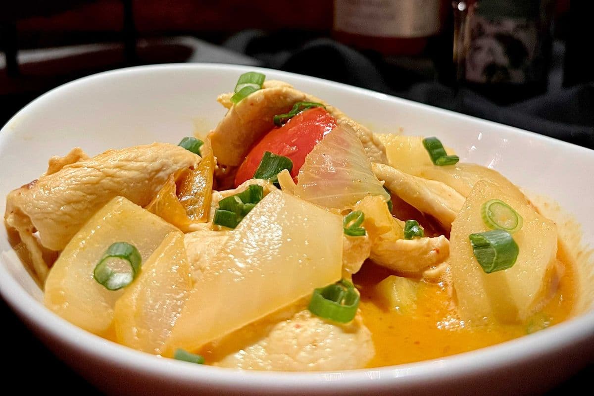 C8. Thai Golden Curry Chicken - Kang Garee Kai
