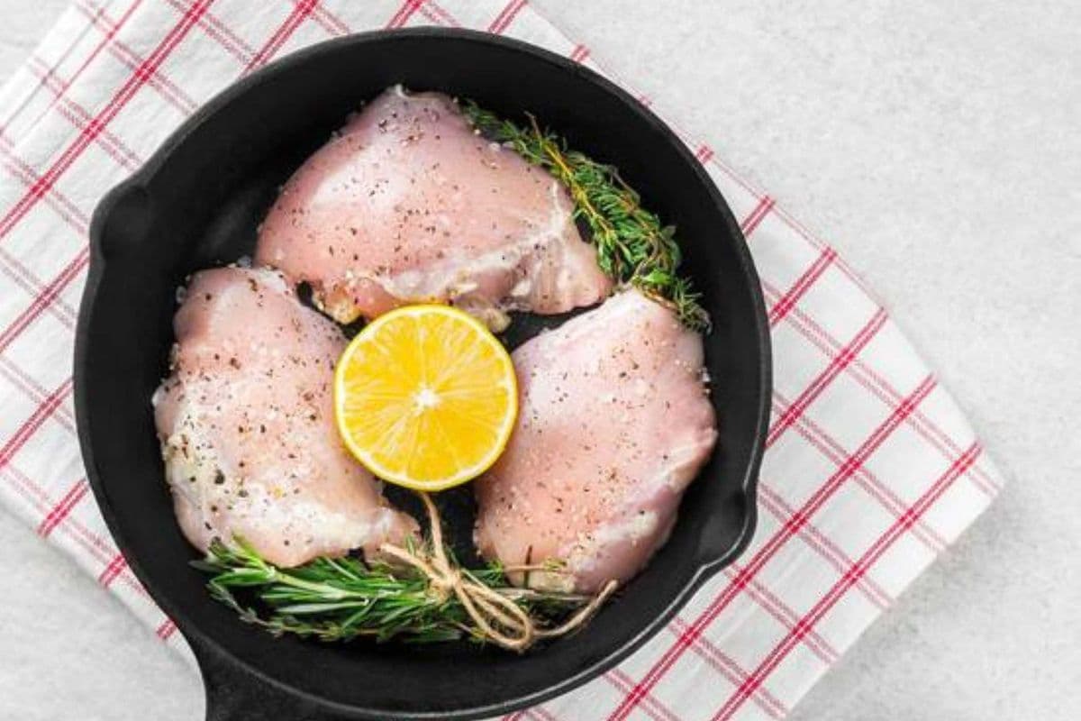 Chicken Thighs (1 LB)