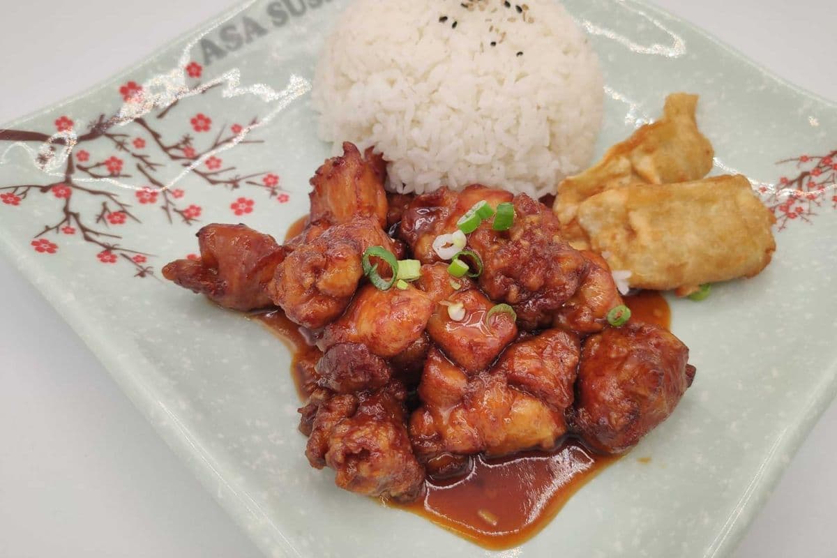 Dip Tau Faan - General Tso Chicken Donburi