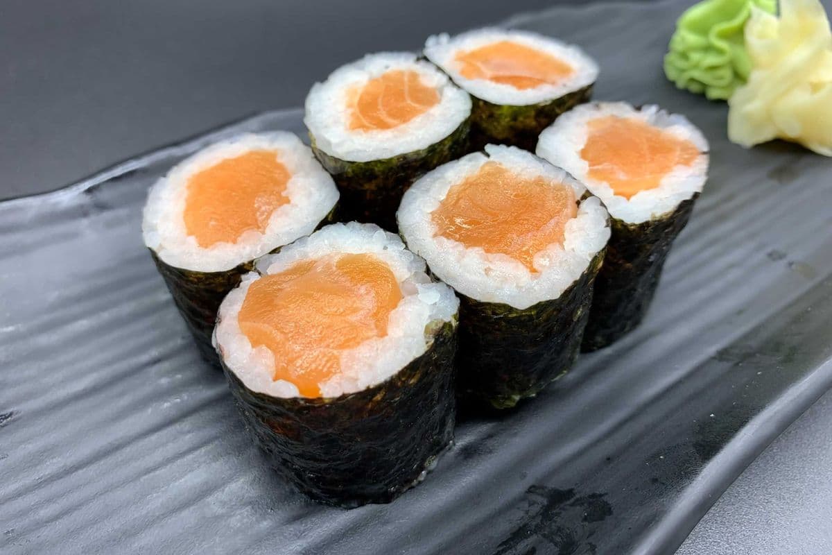Salmon Roll (6 pcs)
