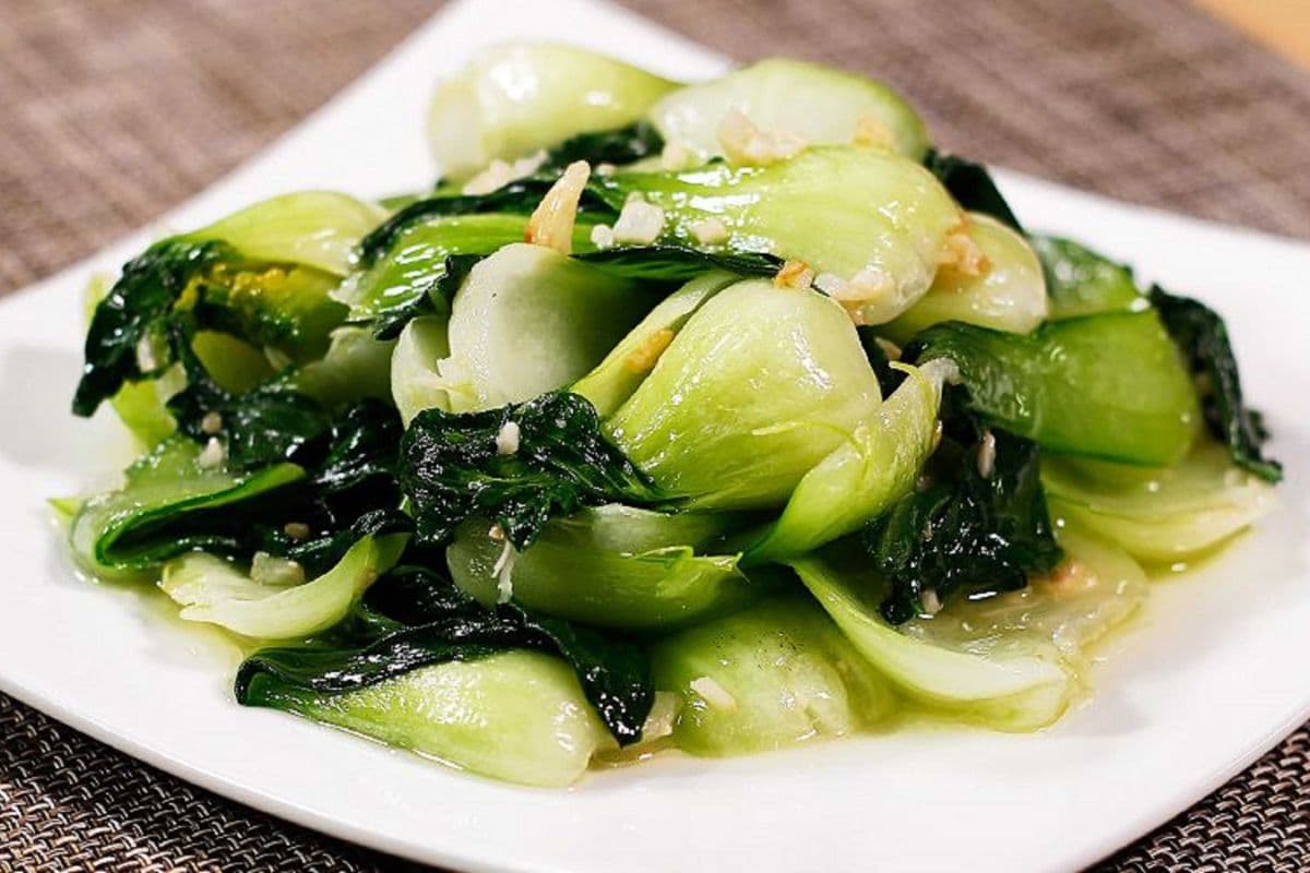 Stir Fried Boi Choi with Garlic Sauce 蒜蓉白菜苗