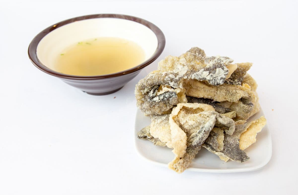 S8 Deep Fried Fish Skin (炸魚皮)