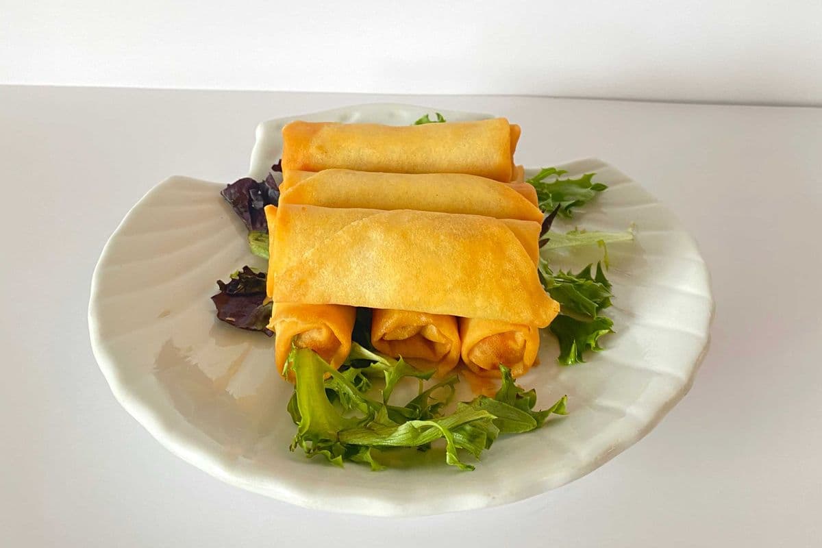 Rouleaux de printemps végétarien (6 mcx) / Vegetarian Spring Rolls (6 pcs)