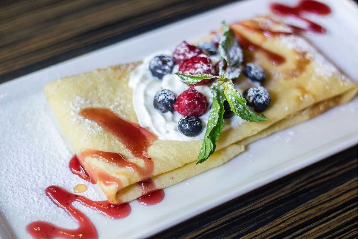 Crepe with Cream Cheese And Mixed Berries
