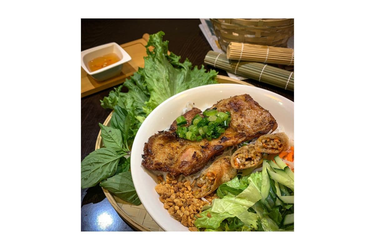 F1. Grilled Lemongrass Chicken and One Spring Roll (1 pc)