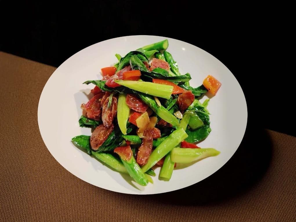 Sauteed gailan with salt pork belly / 腊香芥兰