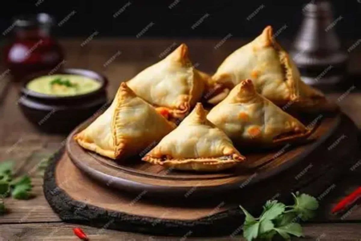 CHICKEN SAMOSA 2 PCS