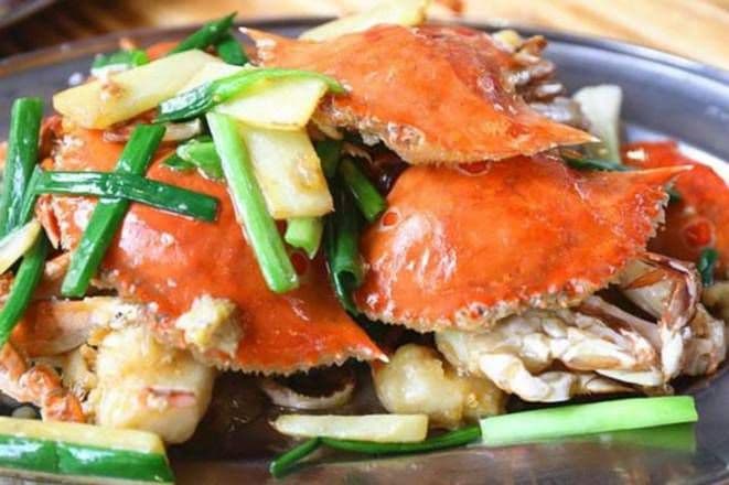 BC Crab with Ginger, Onion and Egg Noodles / 薑蔥BC肉蟹生麵底