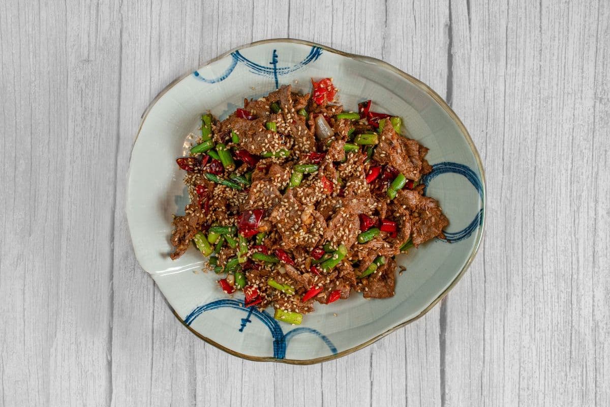 C27. 飘香孜然牛肉 Sautéed Sliced Beef with Cumin