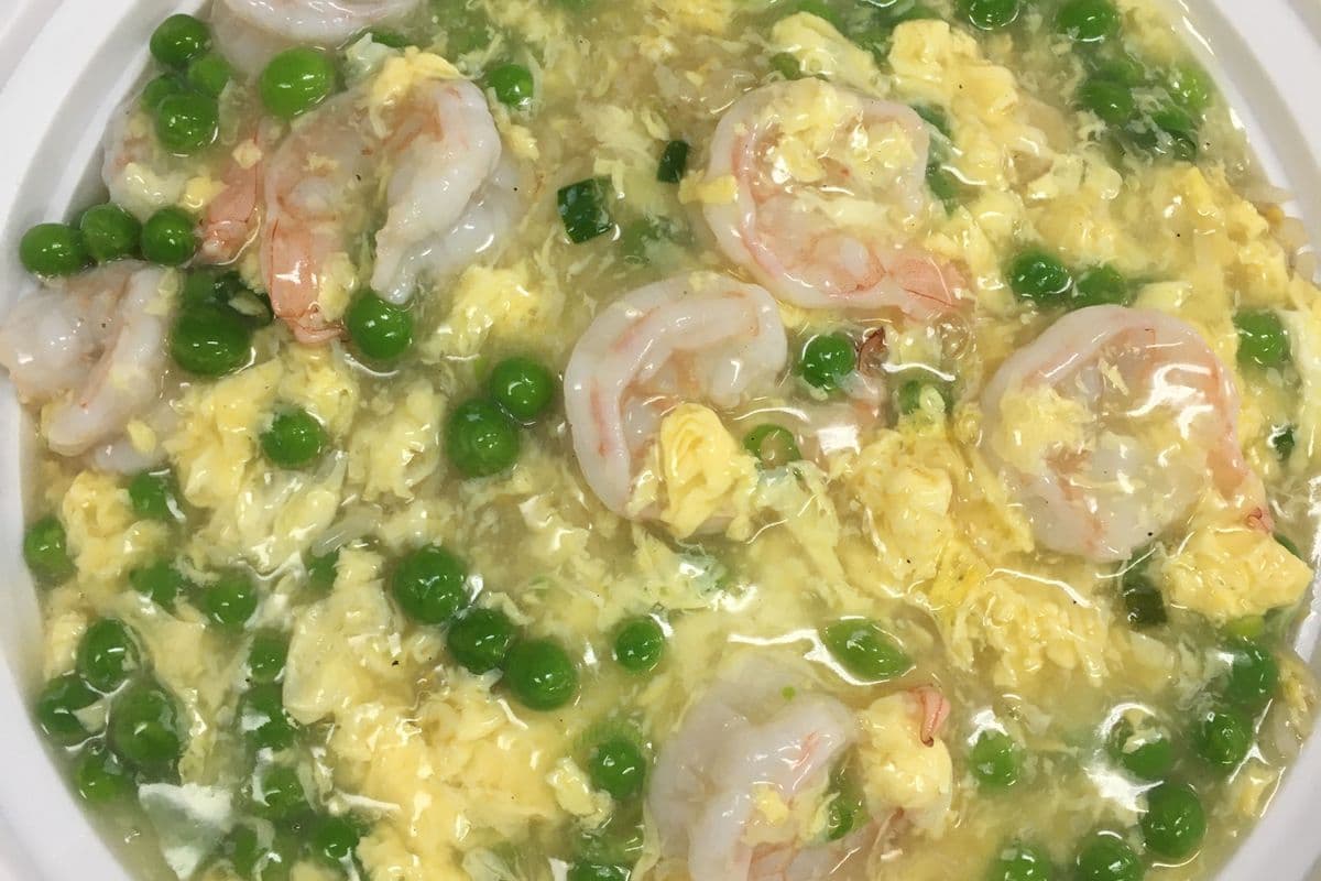 Scrambled Egg with Prawns Fried Rice Noodles 滑蛋虾仁炒河