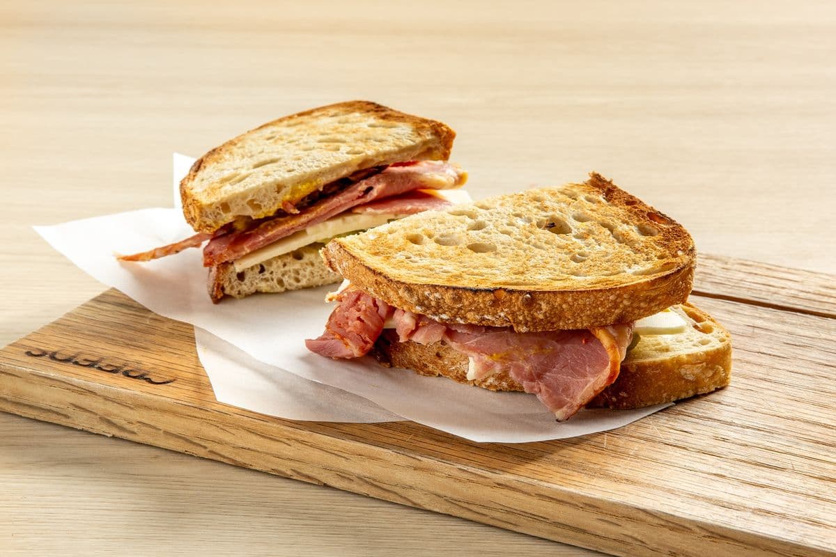 PASTRAMI & HAVARTI SANDWICH