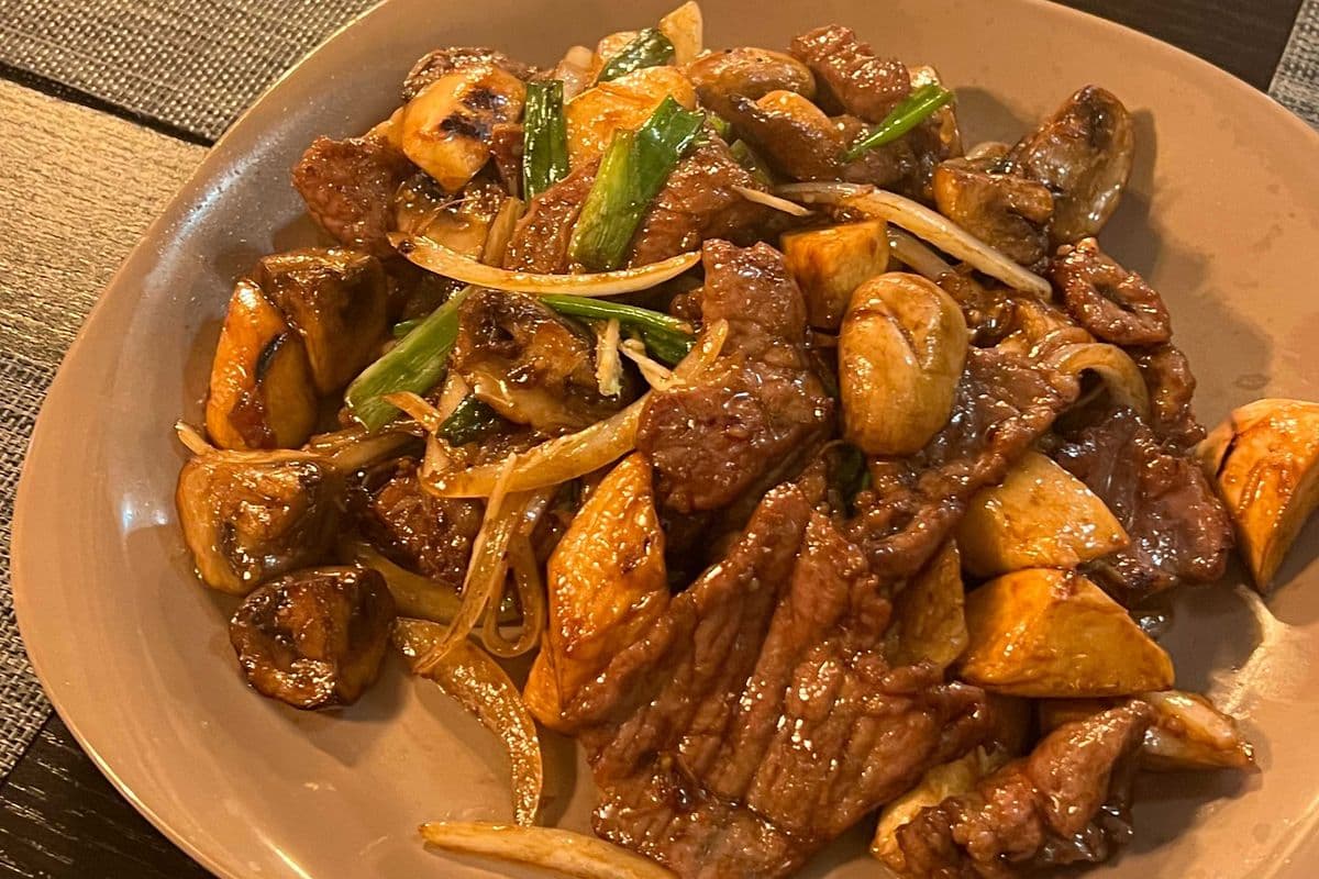 409. Beef w/Ginger Scallion & Mushroom (薑蔥雜菌牛肉)