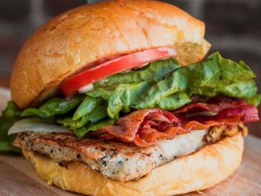 Poulet Grillé / Grilled Chicken Burger