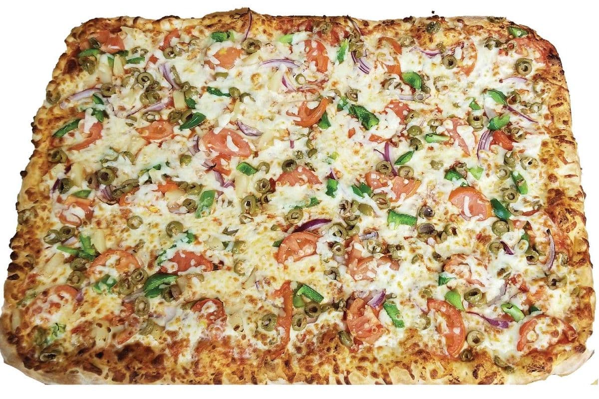 One Queen Pizza, Three toppings