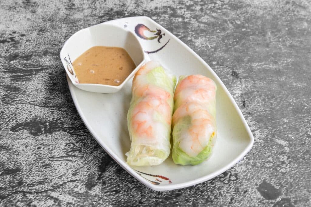 3. Rouleaux printanier aux crevettes (2 mcx) / Shrimps spring rolls (2 pcs)