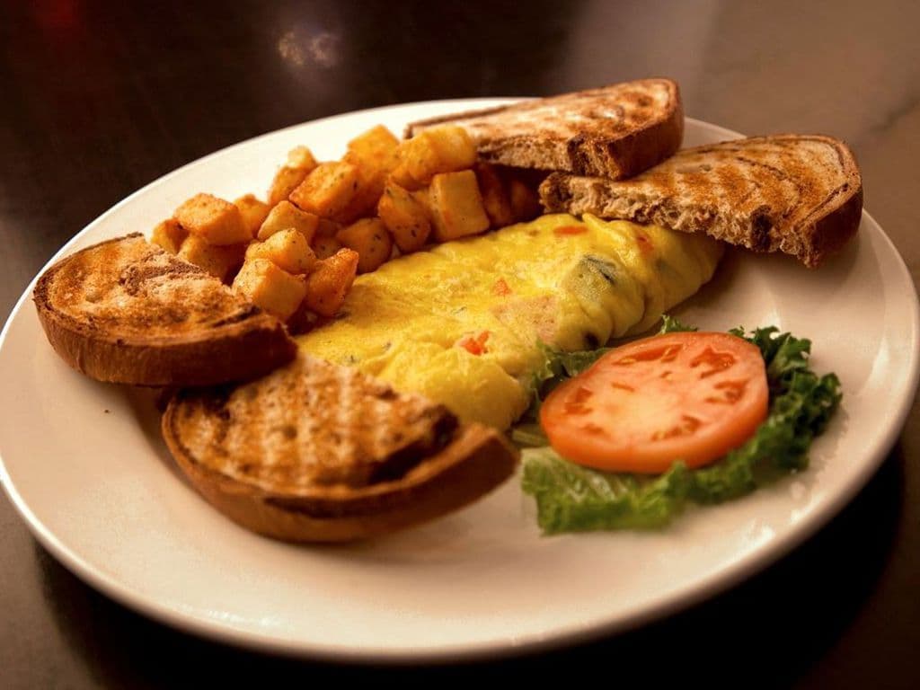 Bacon & Cheddar omelette