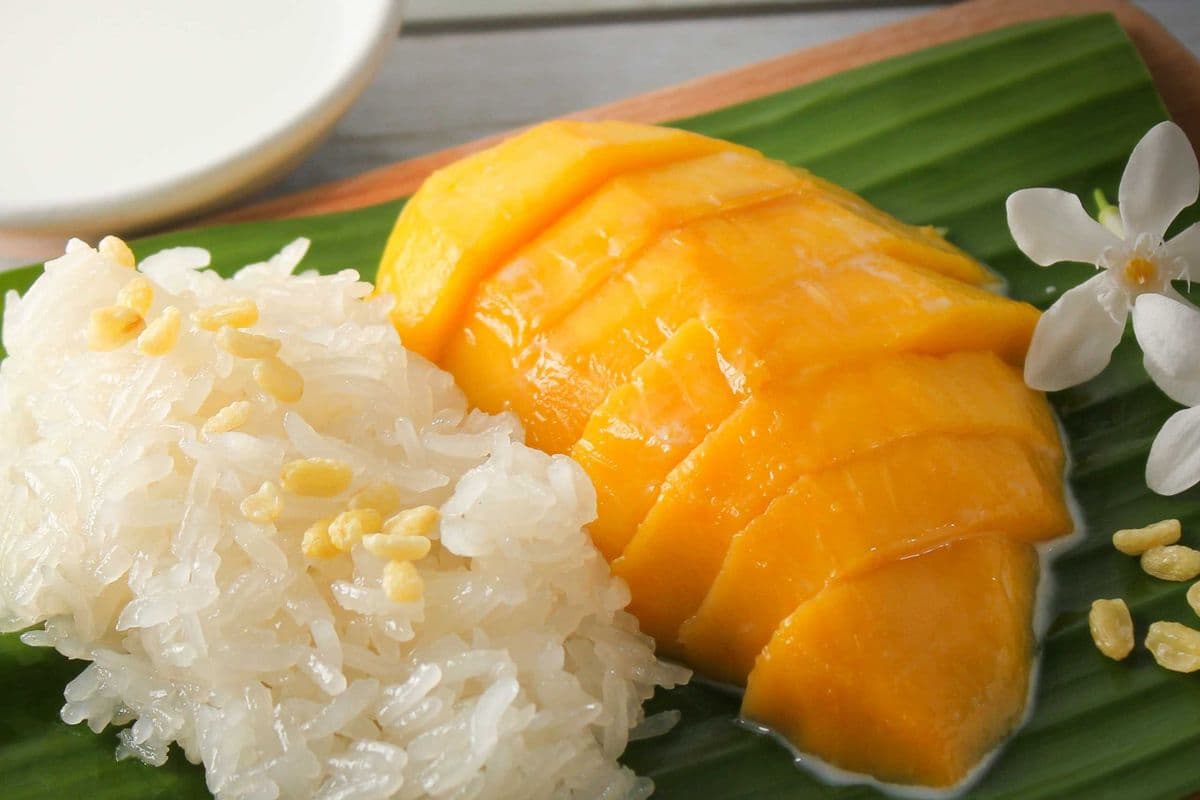 DS2. Fresh Mango with Sticky Rice