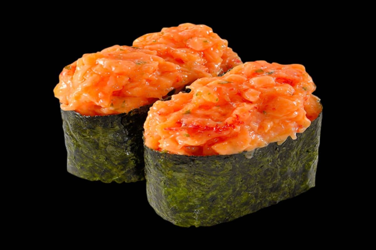 Spicy Salmon Sushi (2 pcs)