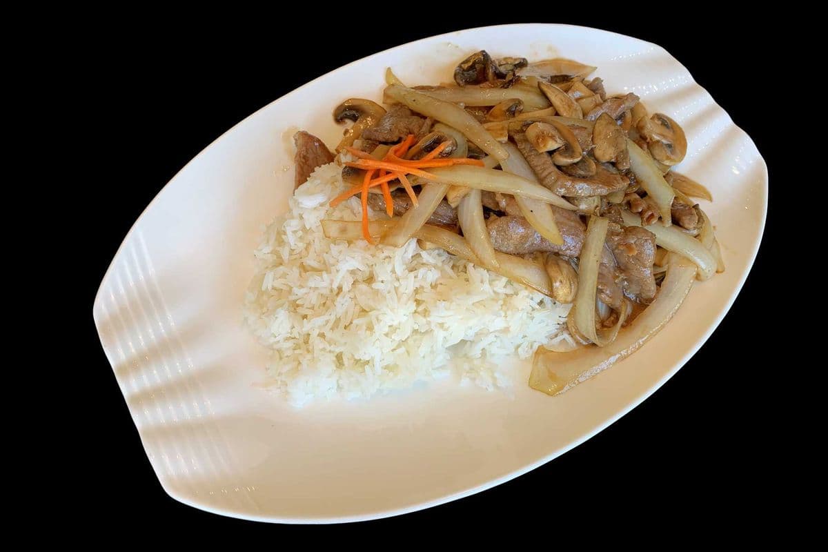 S02. Fried Beef with Green Peppers with Black Bean Sauce on Steamed Rice
