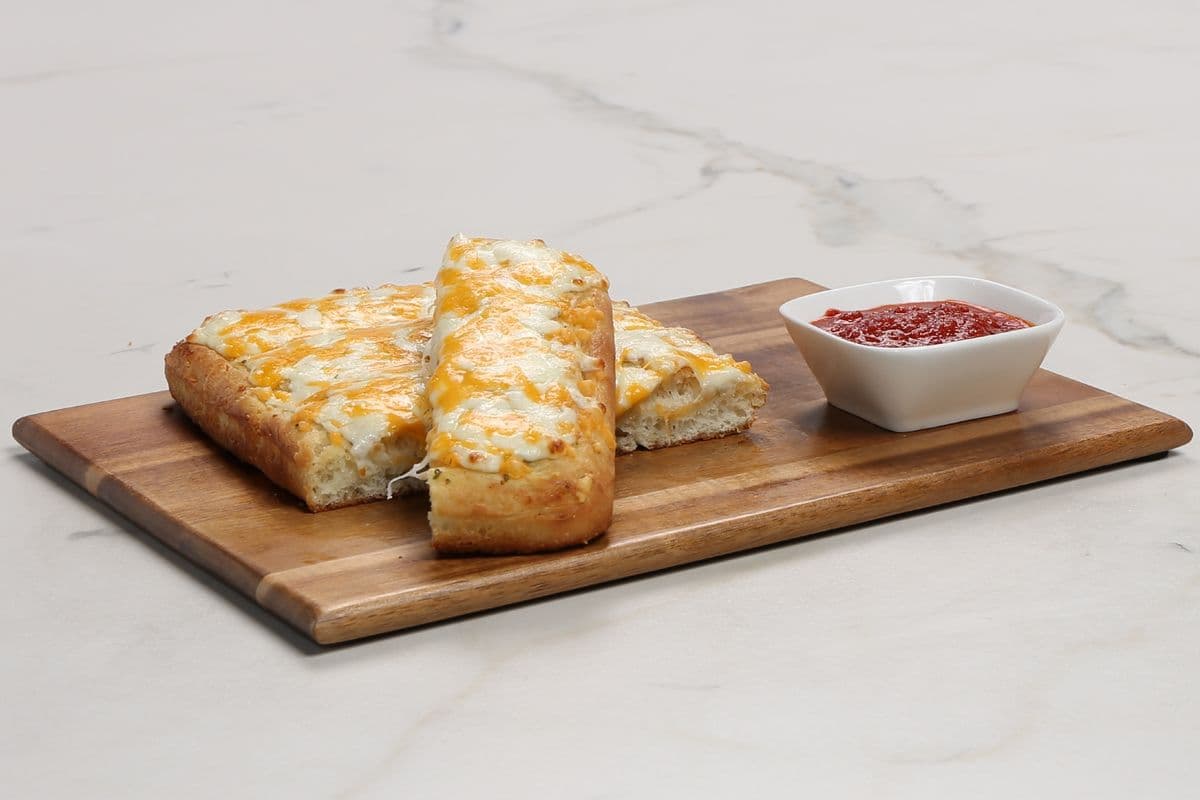 Four Cheddar Mozzarella Breadsticks (4 pcs)