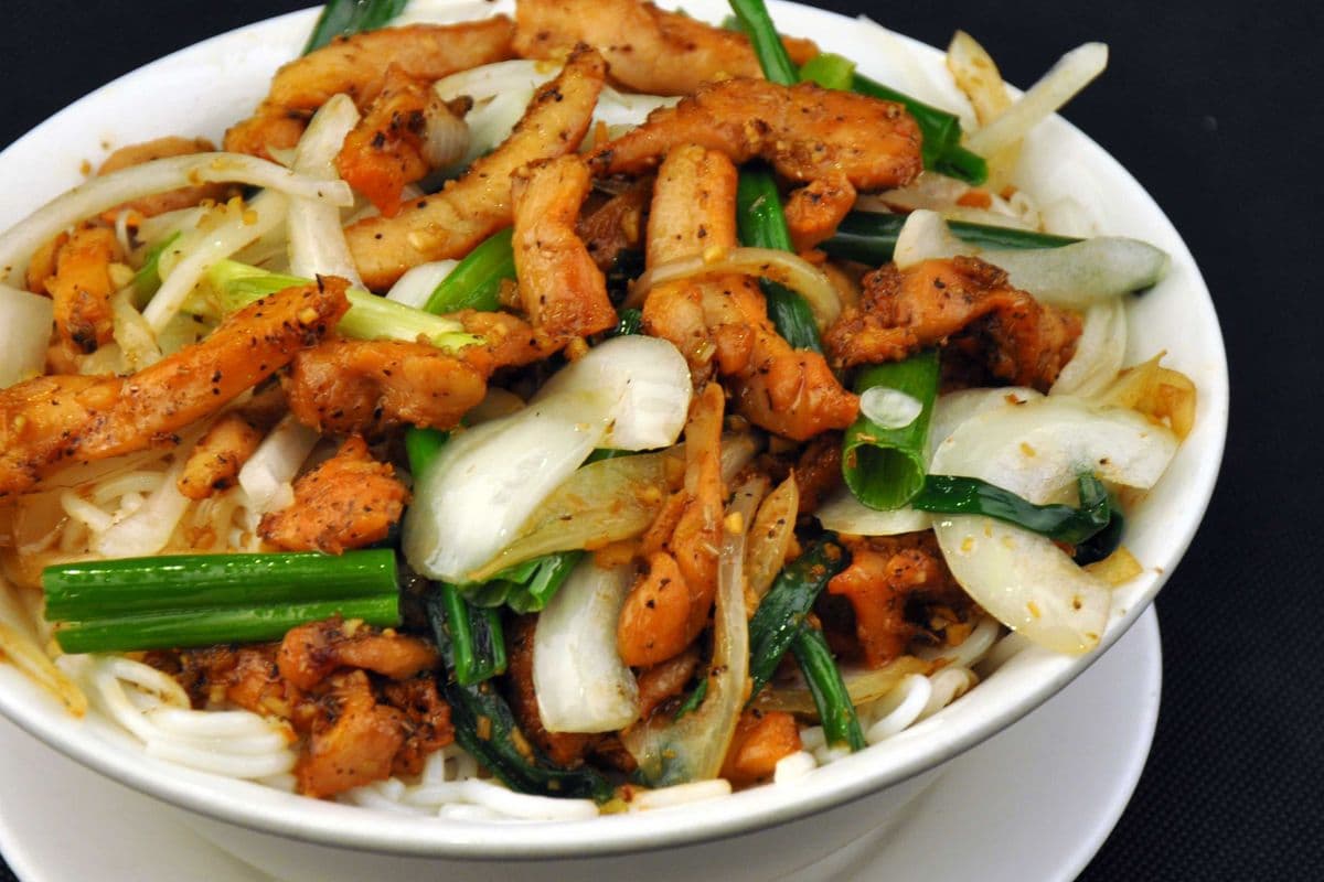 085. Stir-Fried Lemongrass Chicken with Rice