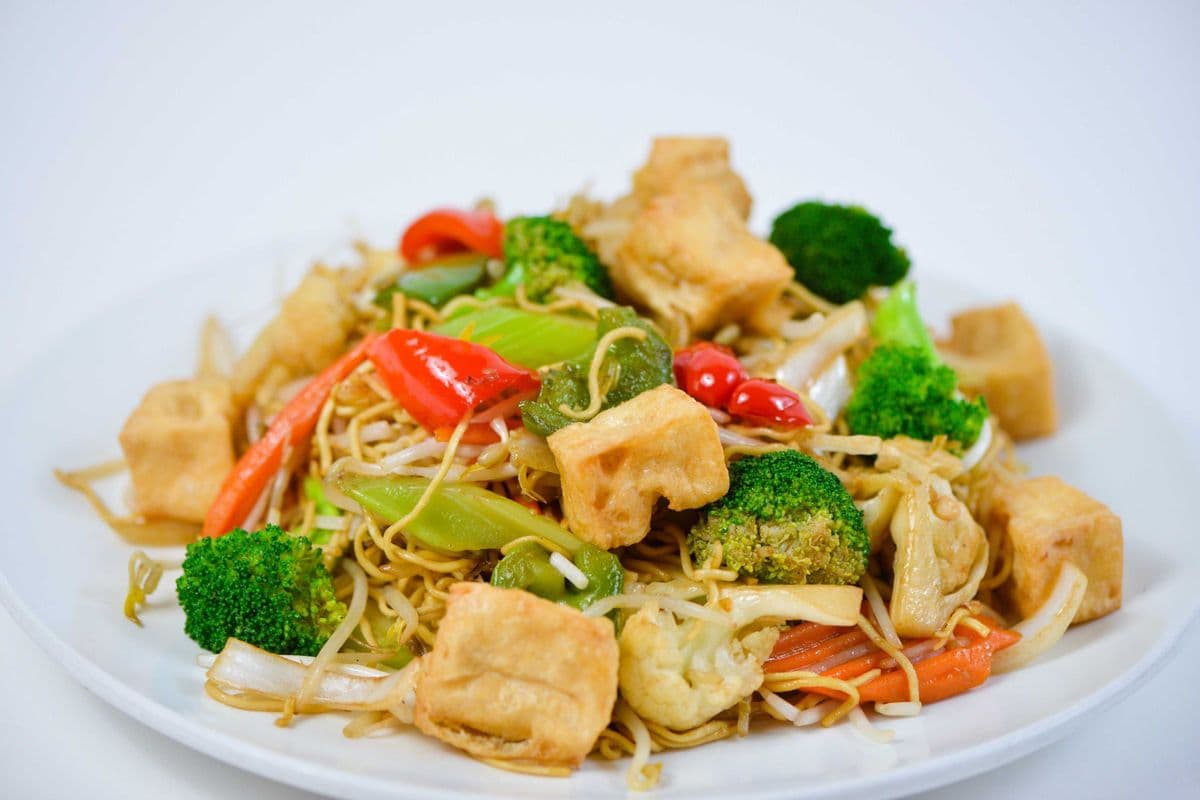 92. Stir-Fried Tofu and Vegetables with Soft Egg Noodles - Mi Xao Mem Dau Hu, Rau Cai