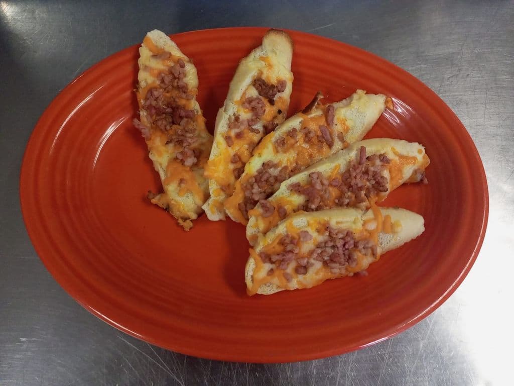 Garlic Baguette with Cheese and Bacon (5)