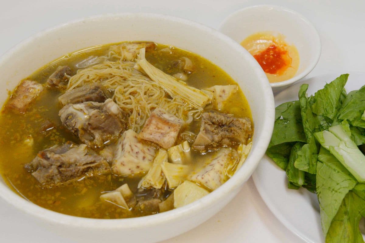 116-(NEW) Goat soup noodles. (Mì dê)