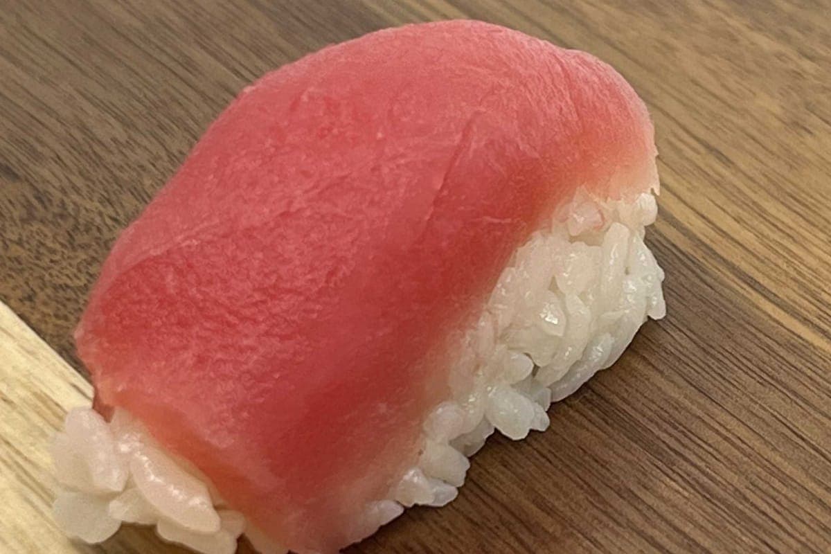Tuna Nigiri Sushi (1 pc)