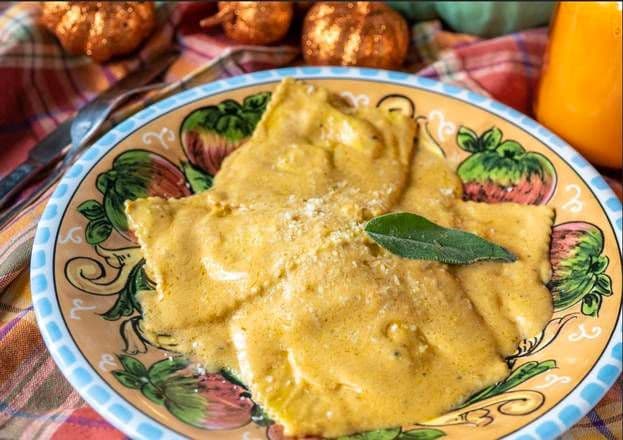 Ravioli fait maison a la courge, sauce beurre de sauge