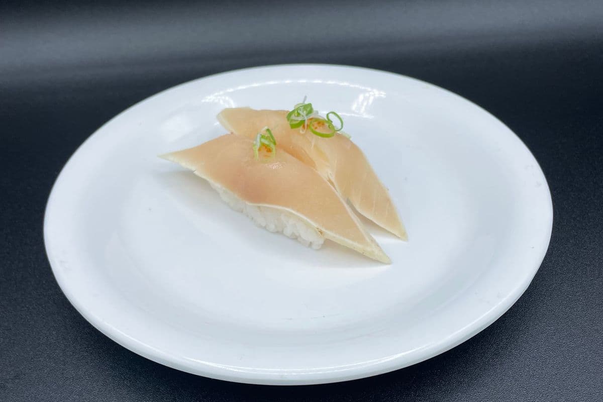 302. White Albacore Tuna Sushi (2 pcs)