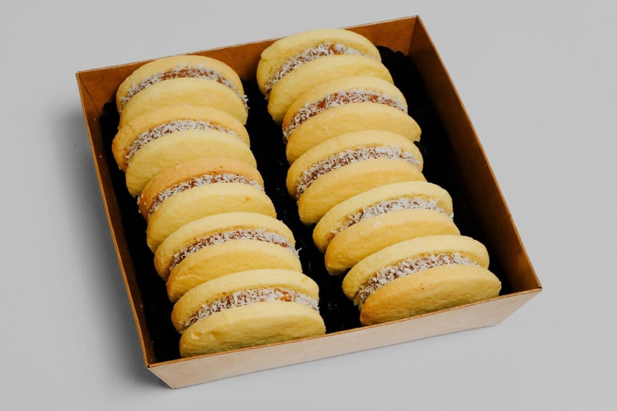 Alfajores with Coconut (10 pcs)