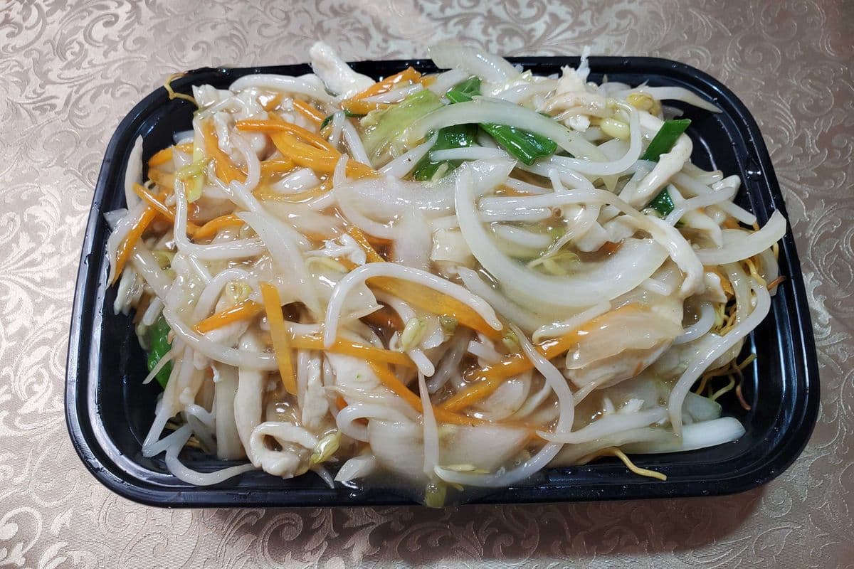 Chicken with Bean Sprouts Crispy Chow Mein