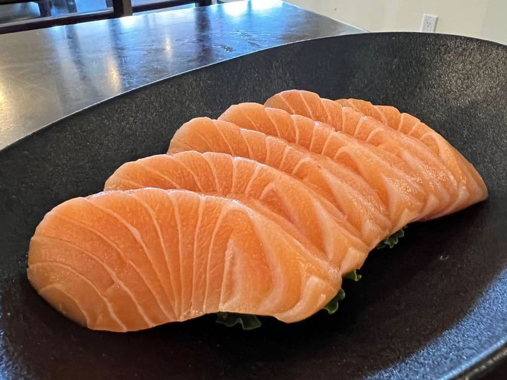 Half Salmon Sashimi (6pcs)